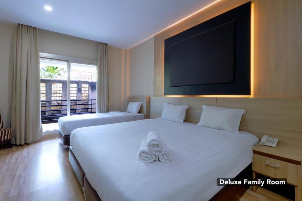 Postel nebo postele na pokoji v ubytování Mutiara Suites