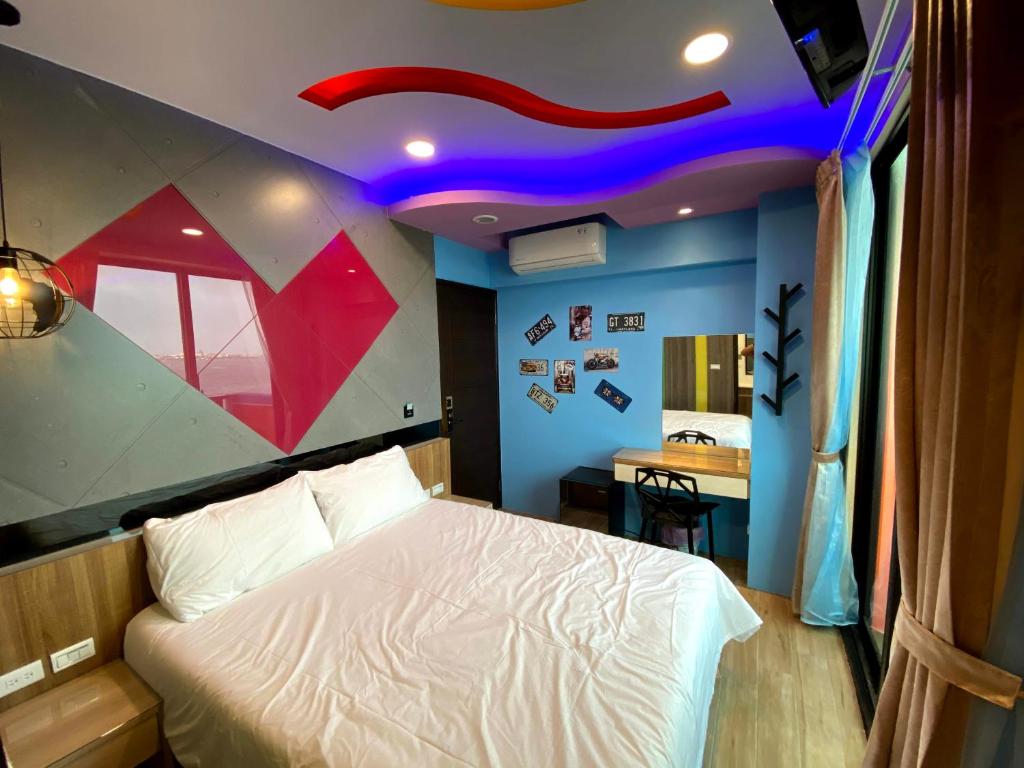 Postel nebo postele na pokoji v ubytování 奧斯卡海景民宿Oscar Boutique Seaview Homestay
