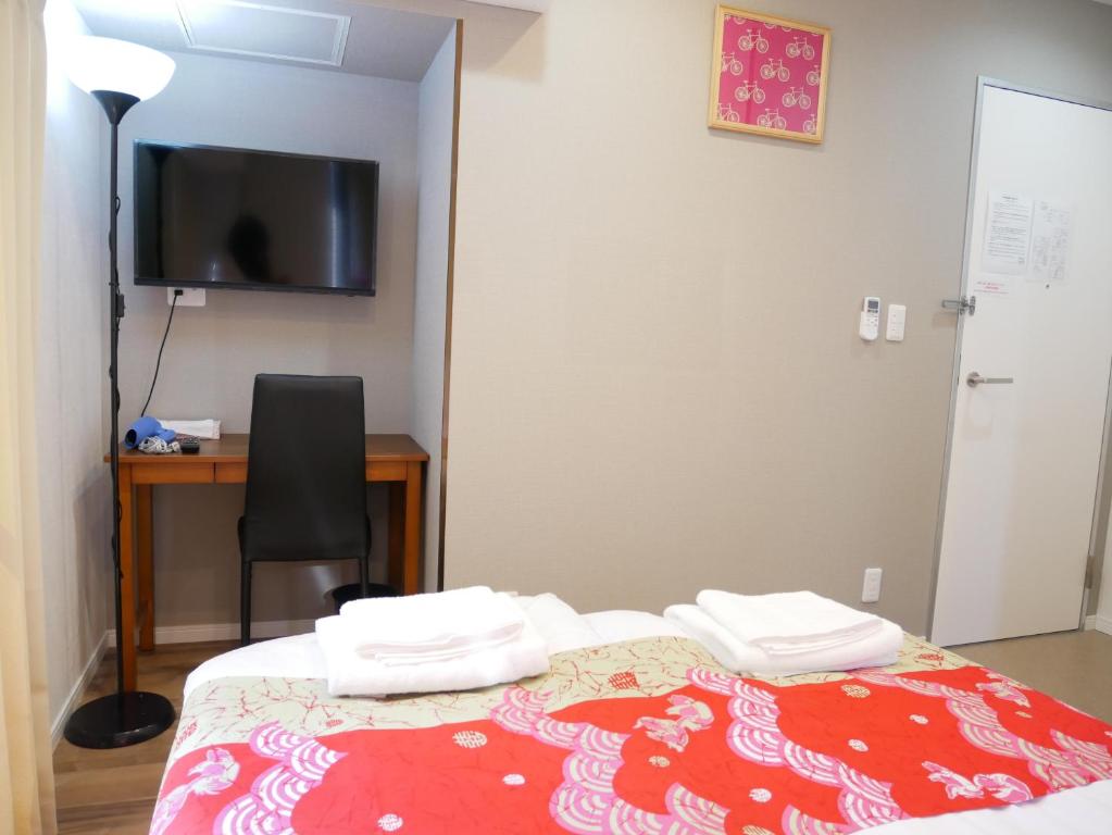 Postel nebo postele na pokoji v ubytování Tokyo shinjukutei Hotel Asahi gruop 東京新宿亭ホテル