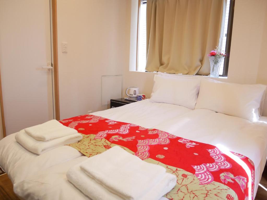 Postel nebo postele na pokoji v ubytování Tokyo shinjukutei Hotel Asahi gruop 東京新宿亭ホテル
