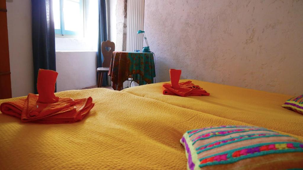 Postel nebo postele na pokoji v ubytování CASA LEONE - Apartements im Alto Malcantone