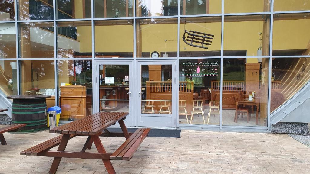 Restauracja lub miejsce do jedzenia w obiekcie Hotel Obří Sud Javorník