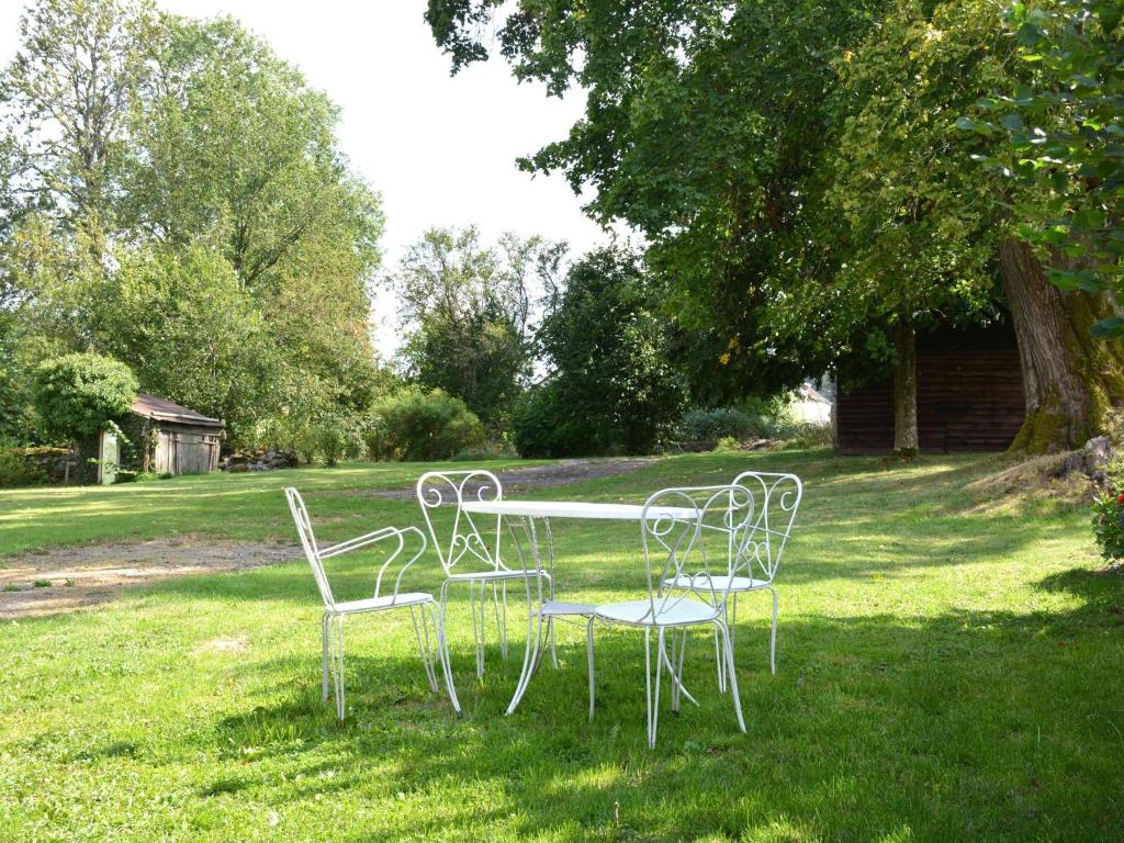 Zahrada ubytování Holiday Home in Sainte-Ode near Forests
