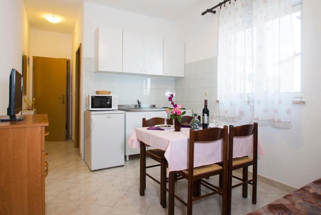 Kuchnia lub aneks kuchenny w obiekcie Apartments Eugen 2024