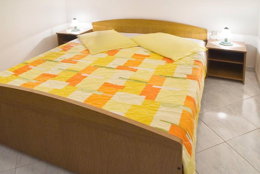 Łóżko lub łóżka w pokoju w obiekcie Apartments Eugen 2024