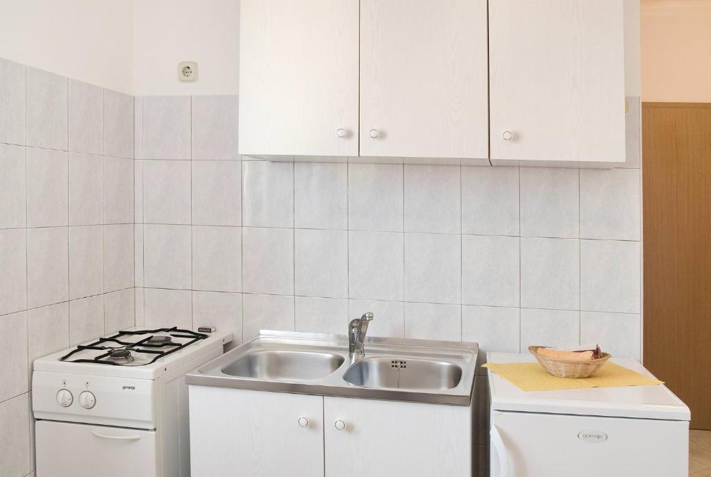 Kuchnia lub aneks kuchenny w obiekcie Apartments Eugen 2024