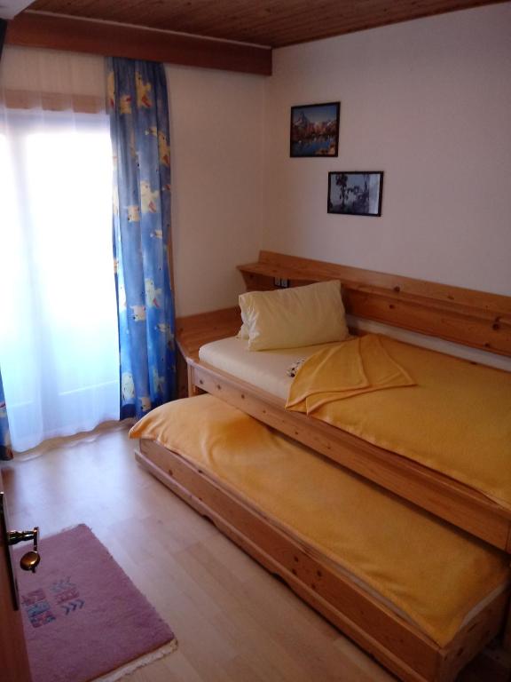 Кровать или кровати в номере Gasthof Pisl