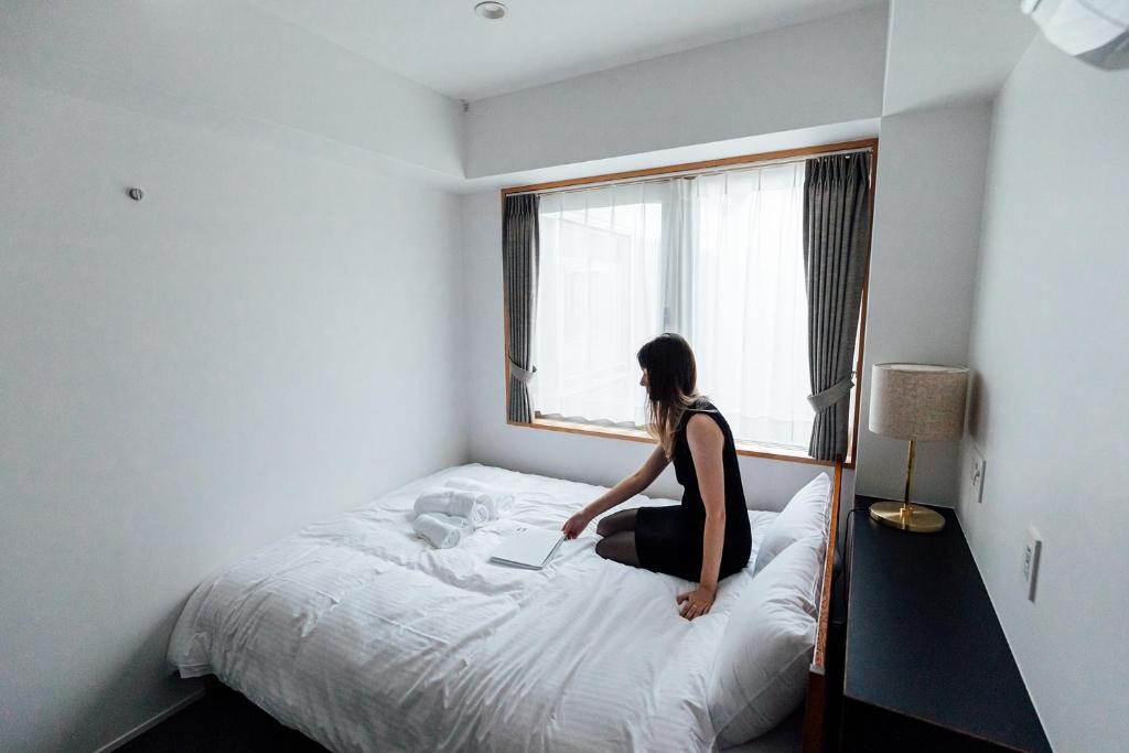 Postel nebo postele na pokoji v ubytování KéFU stay & lounge