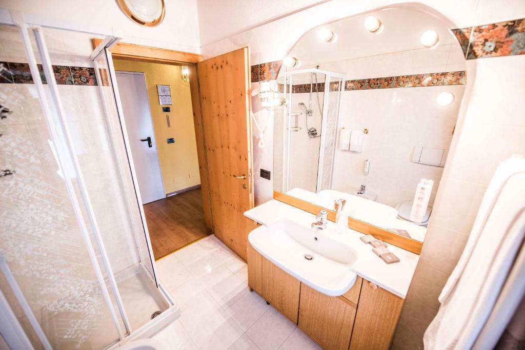 A bathroom at Hotel Angelica