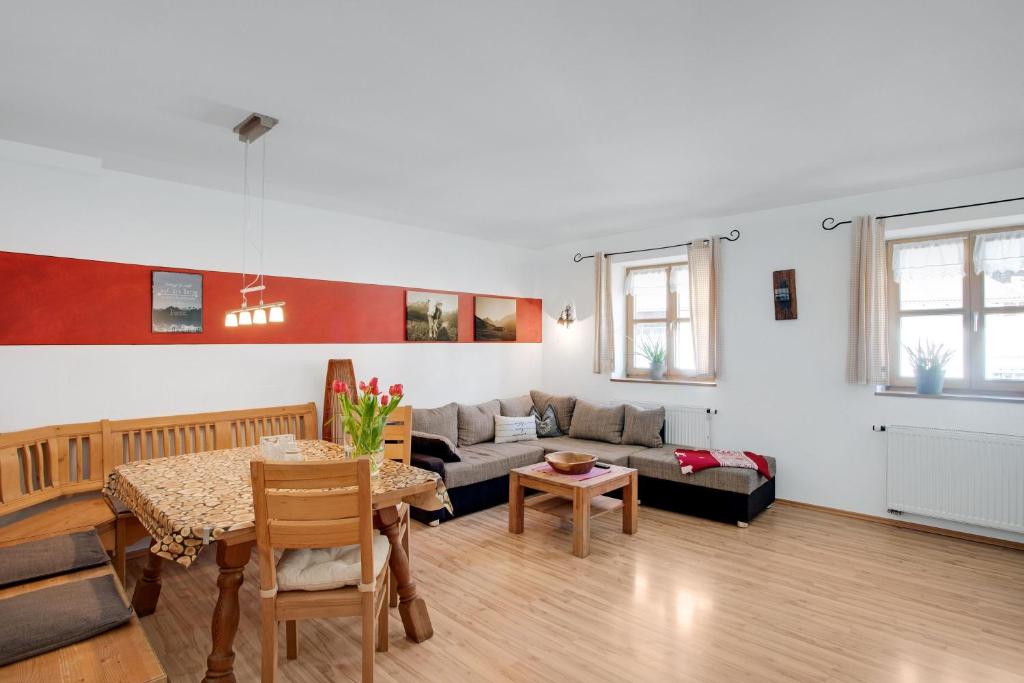 Χώρος καθιστικού στο Almrausch Ferienwohnung