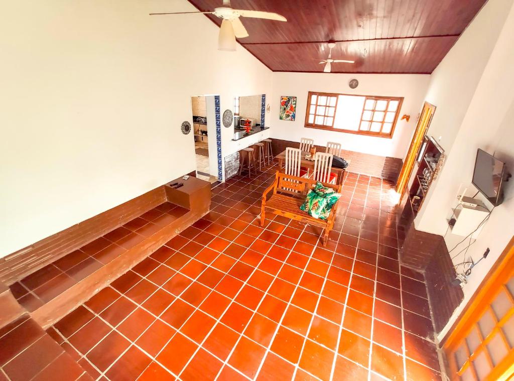  Casa 8 hospedes 300 metros da praia Guaruja-SP