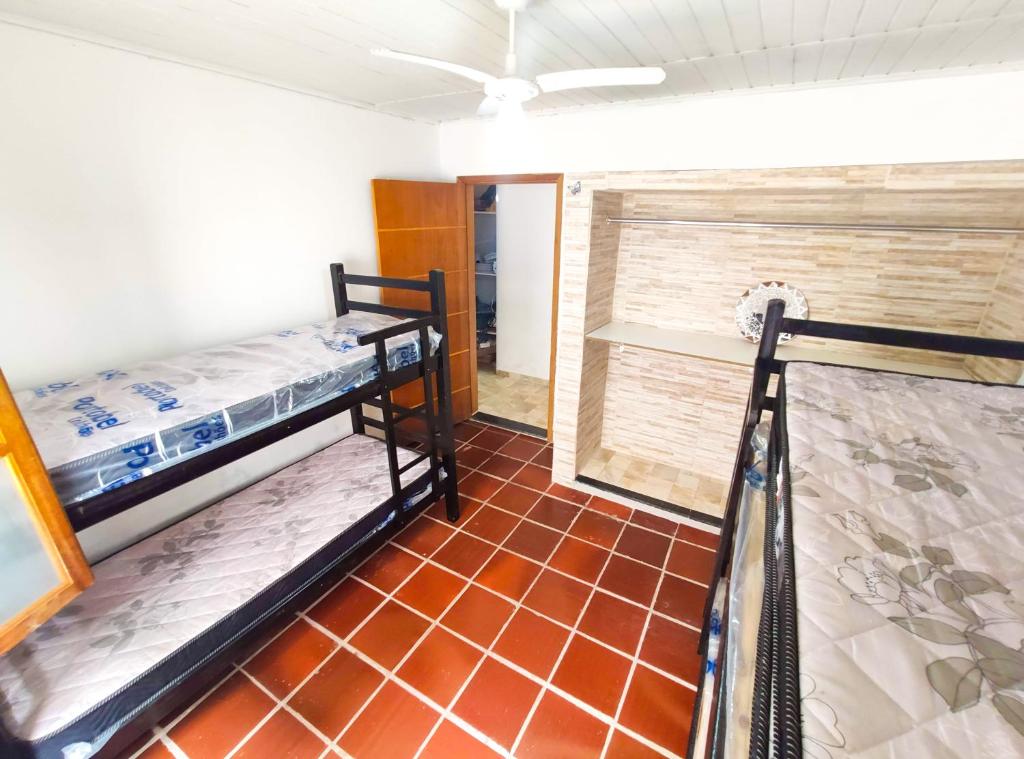  Casa 8 hospedes 300 metros da praia Guaruja-SP