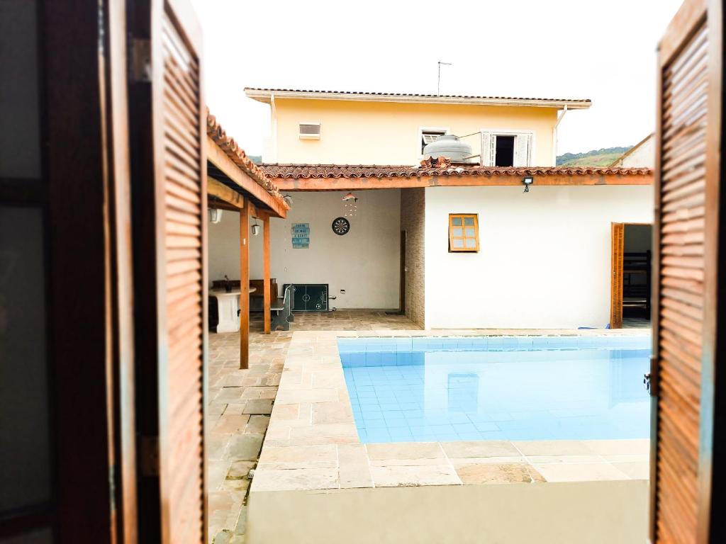  Casa 8 hospedes 300 metros da praia Guaruja-SP