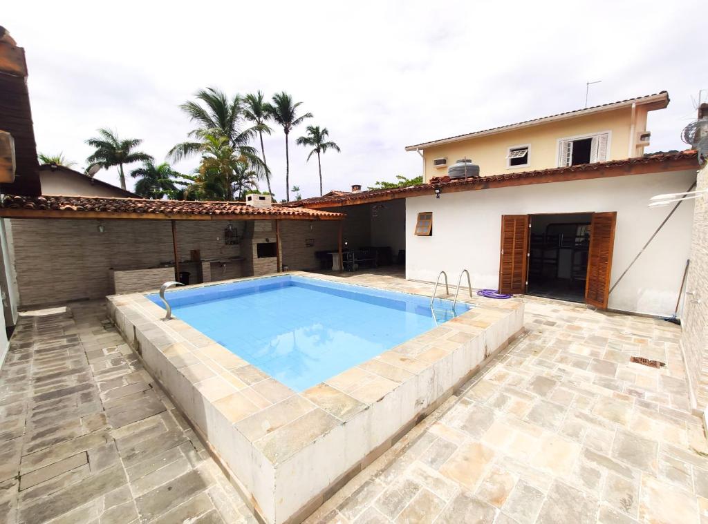  Casa 8 hospedes 300 metros da praia Guaruja-SP