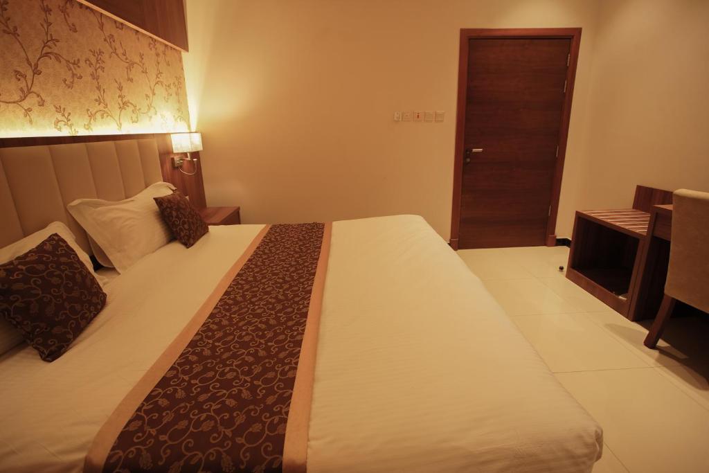 Postel nebo postele na pokoji v ubytování Kayan Al Taif Hotel