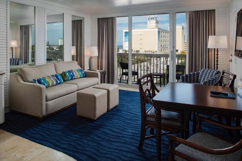 Island Grand at TradeWinds - 带阳台的套房