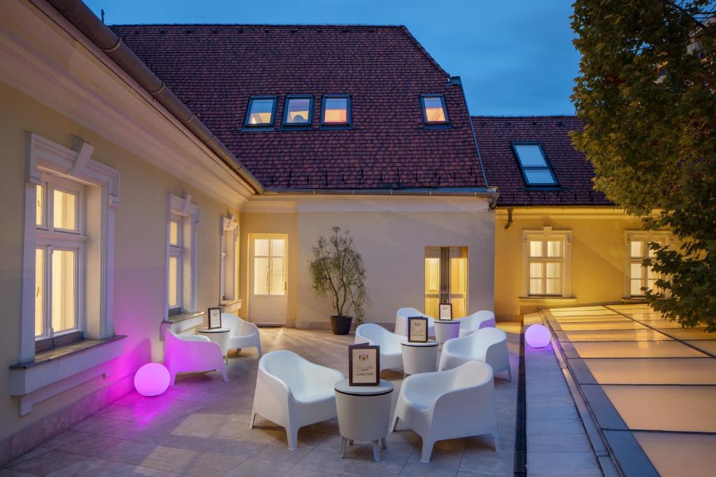 Patio nebo venkovní prostory v ubytování Hotel Kristály Imperial