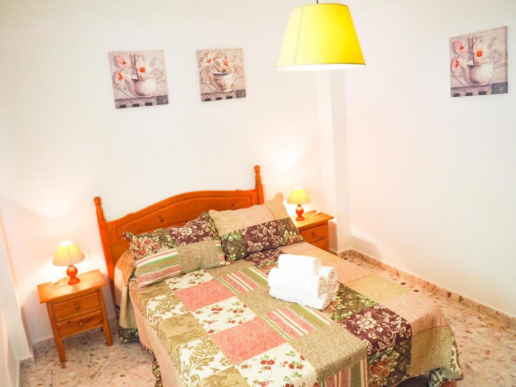 Posteľ alebo postele v izbe v ubytovaní ConilPlus apartments AZORIN II