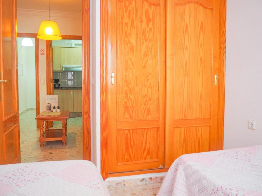 Posteľ alebo postele v izbe v ubytovaní ConilPlus apartments AZORIN II