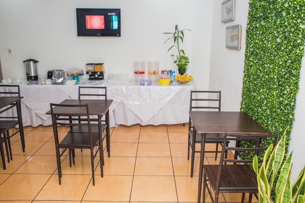 Příslušenství pro přípravu čaje a kávy v ubytování Hotel Verona