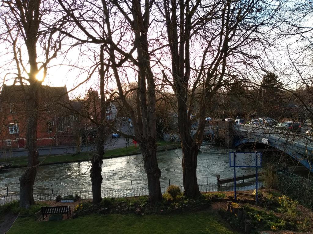 
Standard Single Room With Ensuite Bathroom
