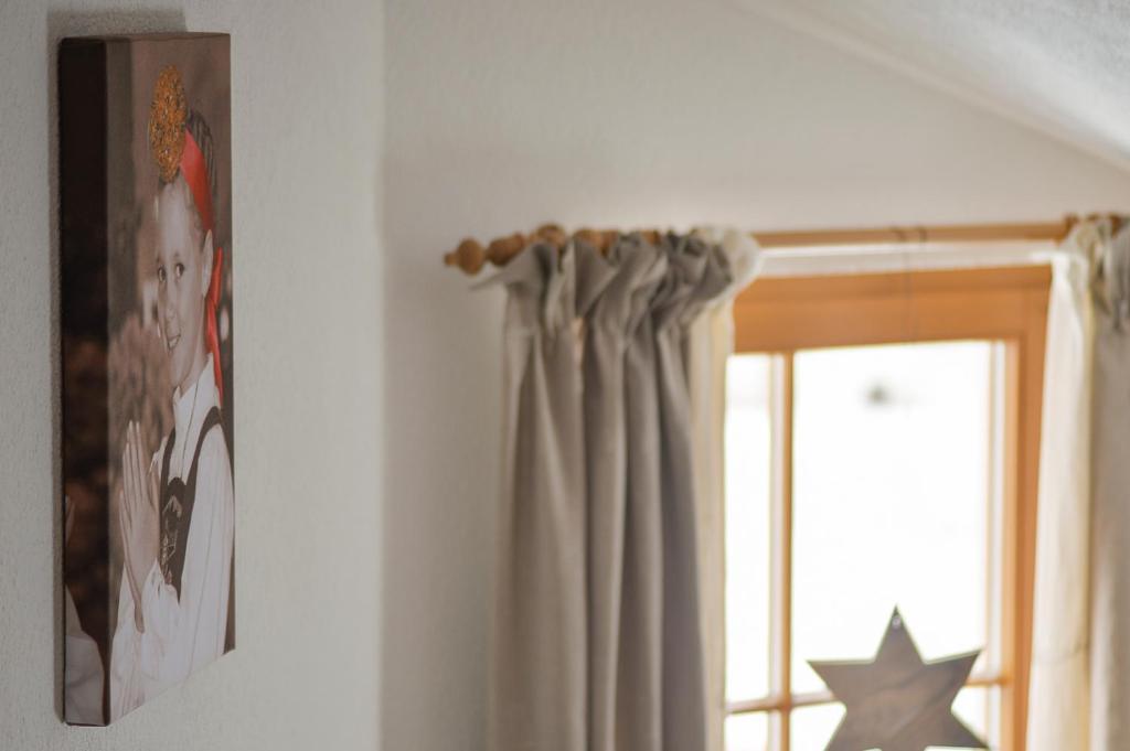 a curtain in a room with a window at Fürmesli Appartements in Lech am Arlberg