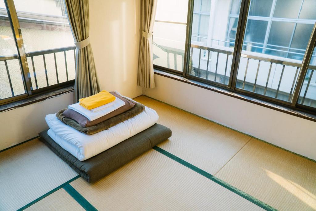 Postel nebo postele na pokoji v ubytování Onsen Guesthouse HAKONE TENT