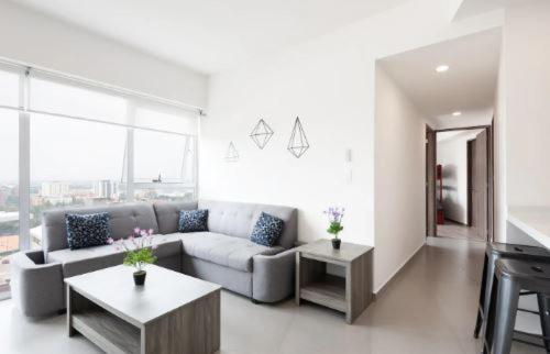 San Angel Luxury apartment 2BR 2BA 1Parking tesisinde bir oturma alanı