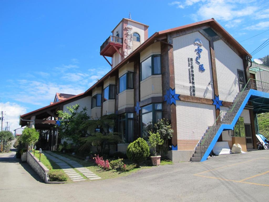 a building with blue bows on the side of it at Cloud Falls Resort in Ren'ai