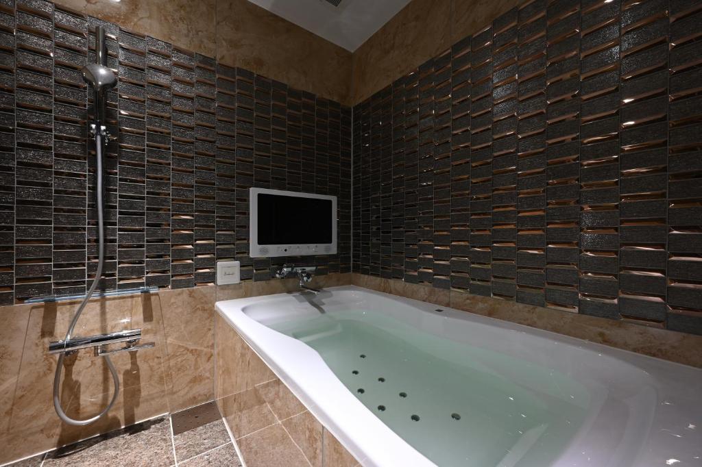 Koupelna v ubytování HOTEL VARKIN ANNEX