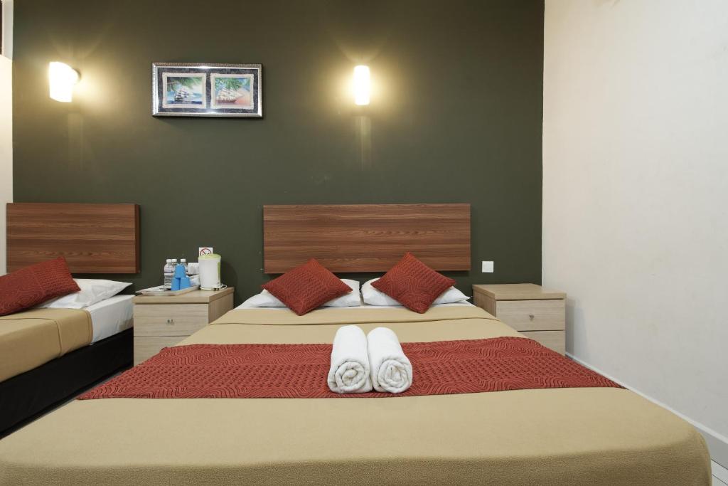 Postel nebo postele na pokoji v ubytování COOP HOTEL PUTRAJAYA & CYBERJAYA