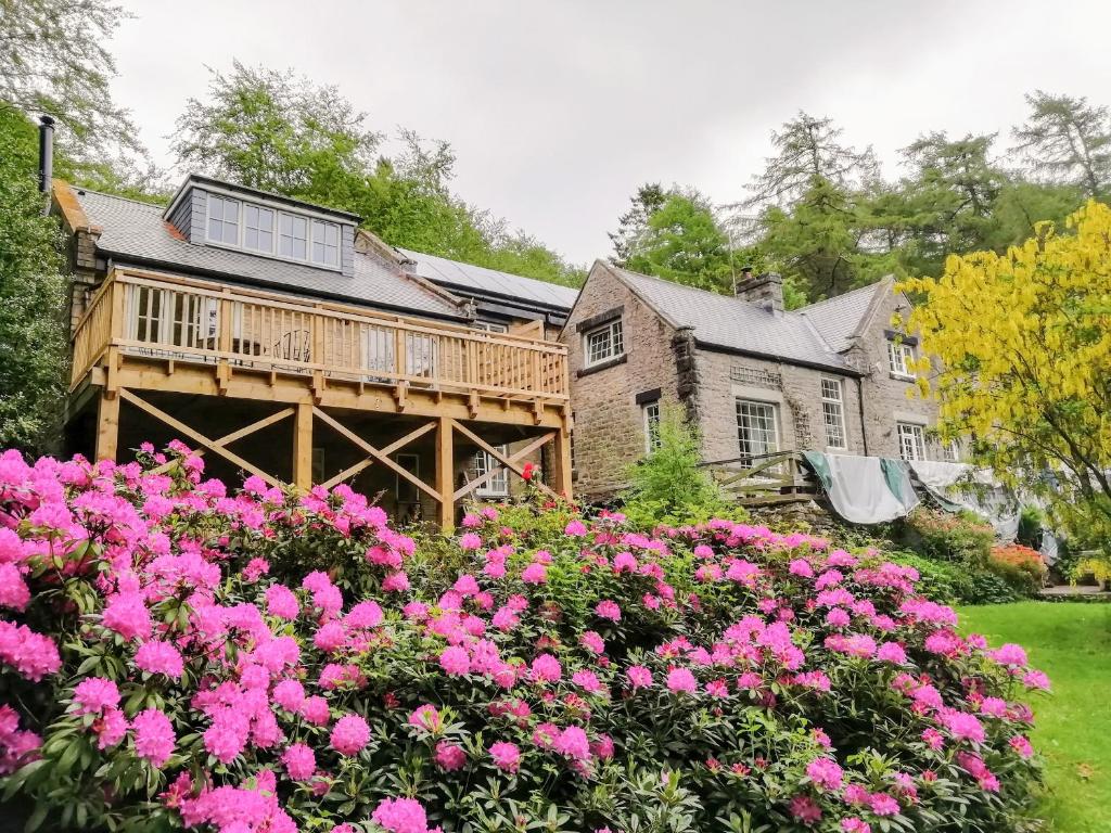 a house with pink flowers in front of it at Folly Lodge in Barnard Castle