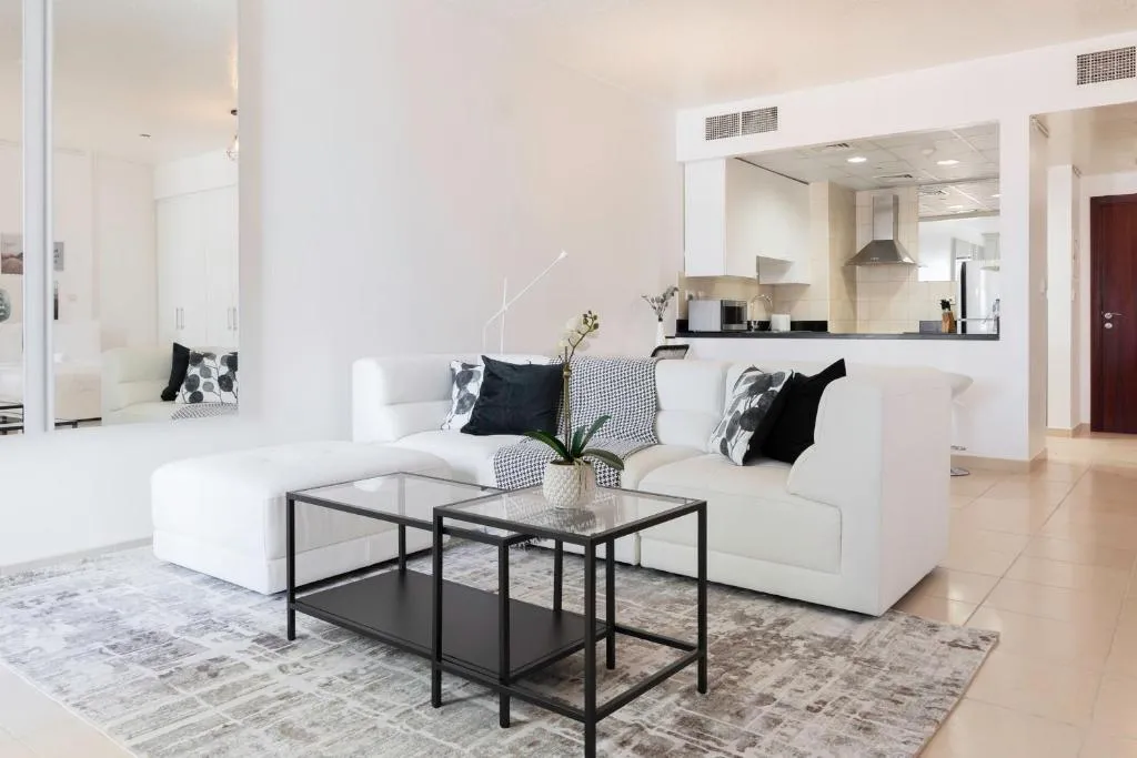 GuestReady - Modern Studio steps away from JBR Beach w Sea Views, Alantos, United Arab Emirates