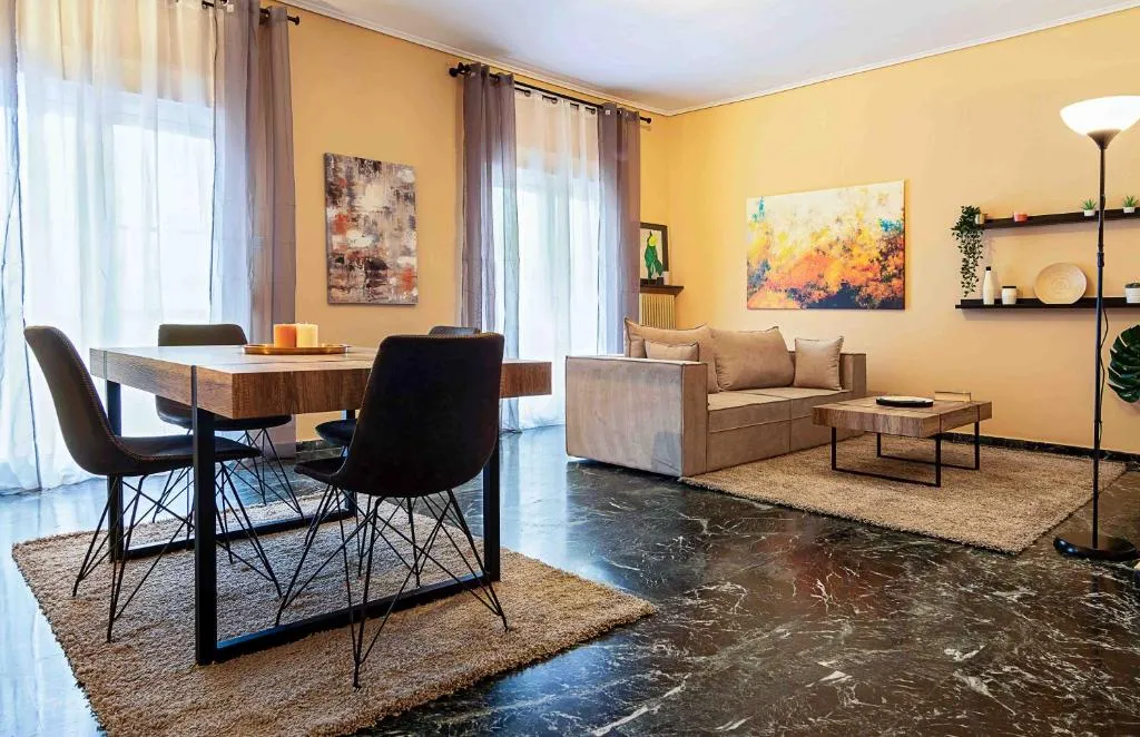 Platonos, Warm 2bedroom Apartment, Athens, Greece