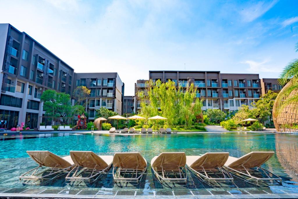 Bazén v ubytování Divalux Resort & Spa Bangkok, Suvarnabhumi Airport-Free Shuttle nebo v jeho okolí