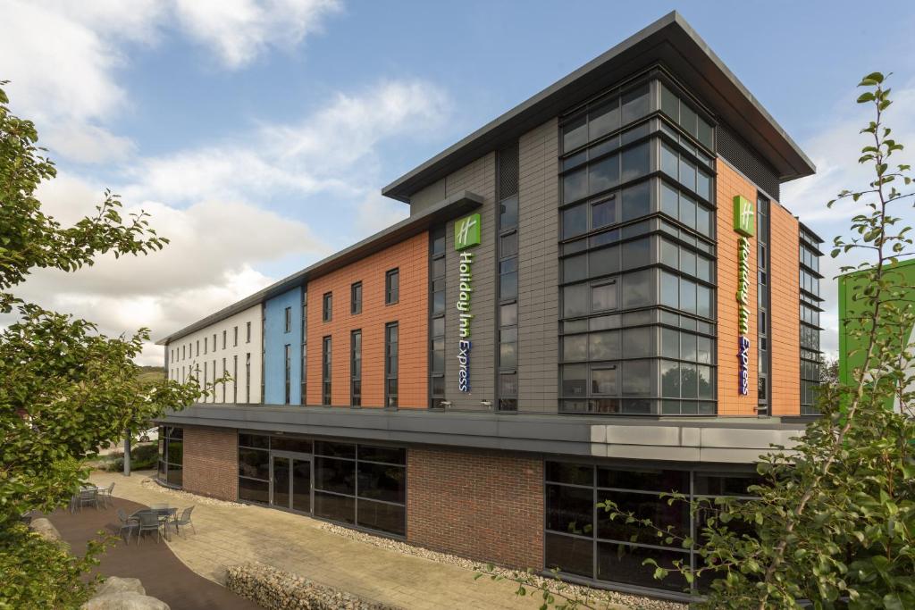 a rendering of the front of a building at Holiday Inn Express Dunstable by IHG in Dunstable