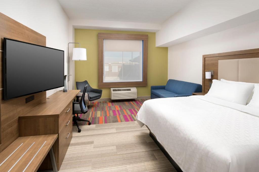 Holiday Inn Express Jacksonville Beach by IHG photo