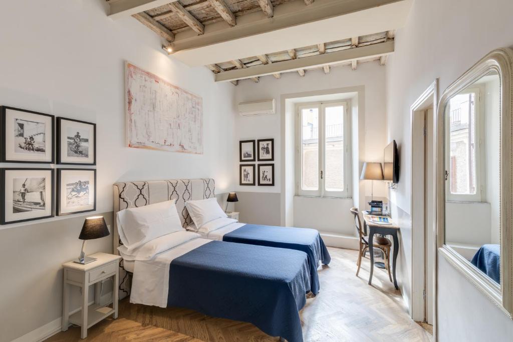 a bedroom with a bed and a desk at The Bluehostel in Rome