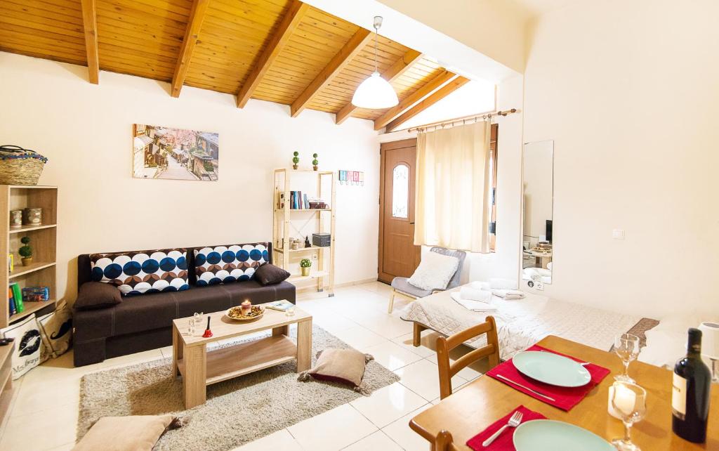 A seating area at Mat Old Town Apartments A