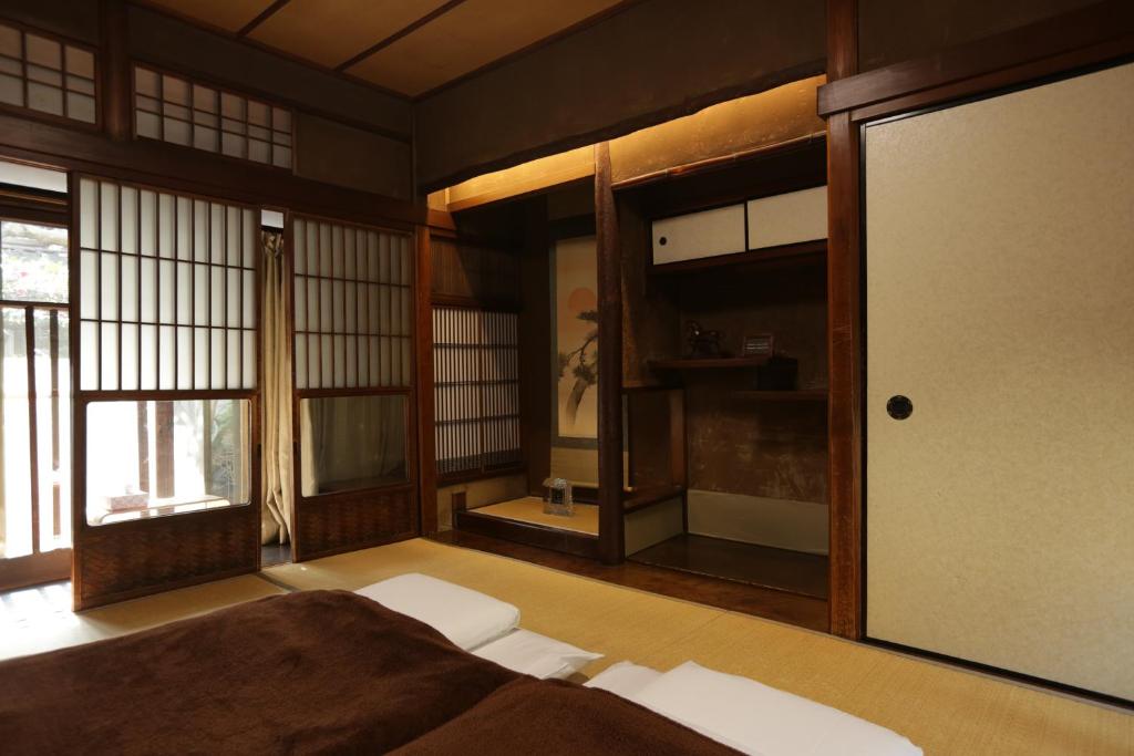 Postel nebo postele na pokoji v ubytování Guesthouse KYOTO COMPASS