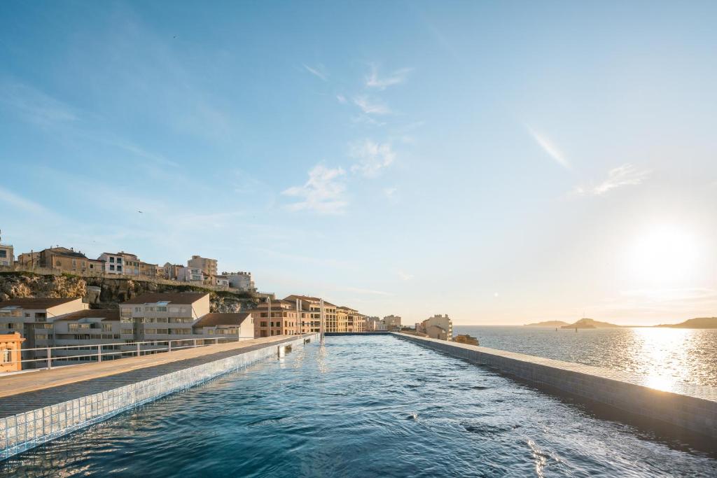 a infinity pool on the shore of the ocean at Les Bords De Mer in Marseille