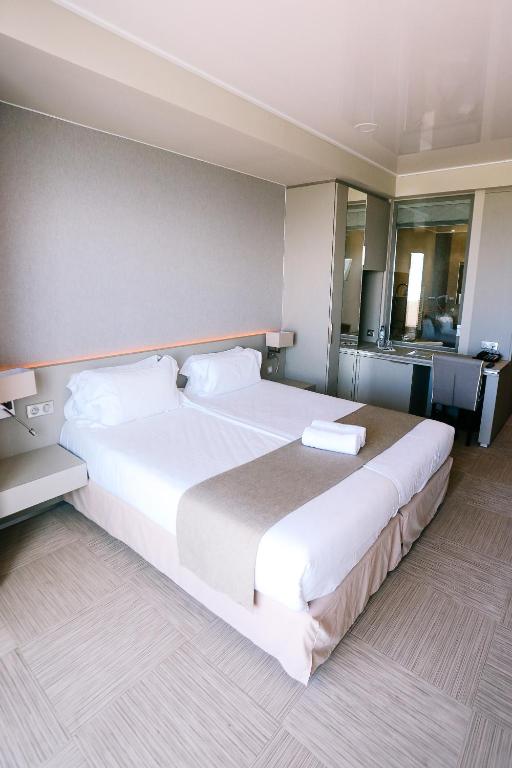 Postel nebo postele na pokoji v ubytování Hôtel Cala di Sole