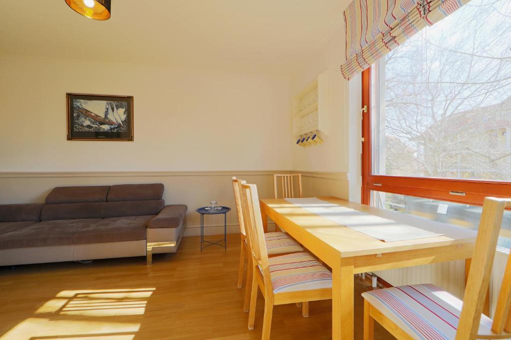 Posezení v ubytování The Bluedeck Wellness Apartment