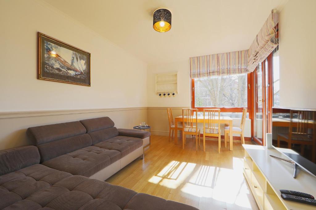Posezení v ubytování The Bluedeck Wellness Apartment