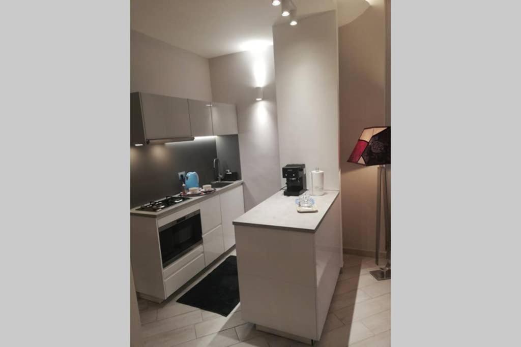 A kitchen or kitchenette at Palazzo D'Arrigo White Loft