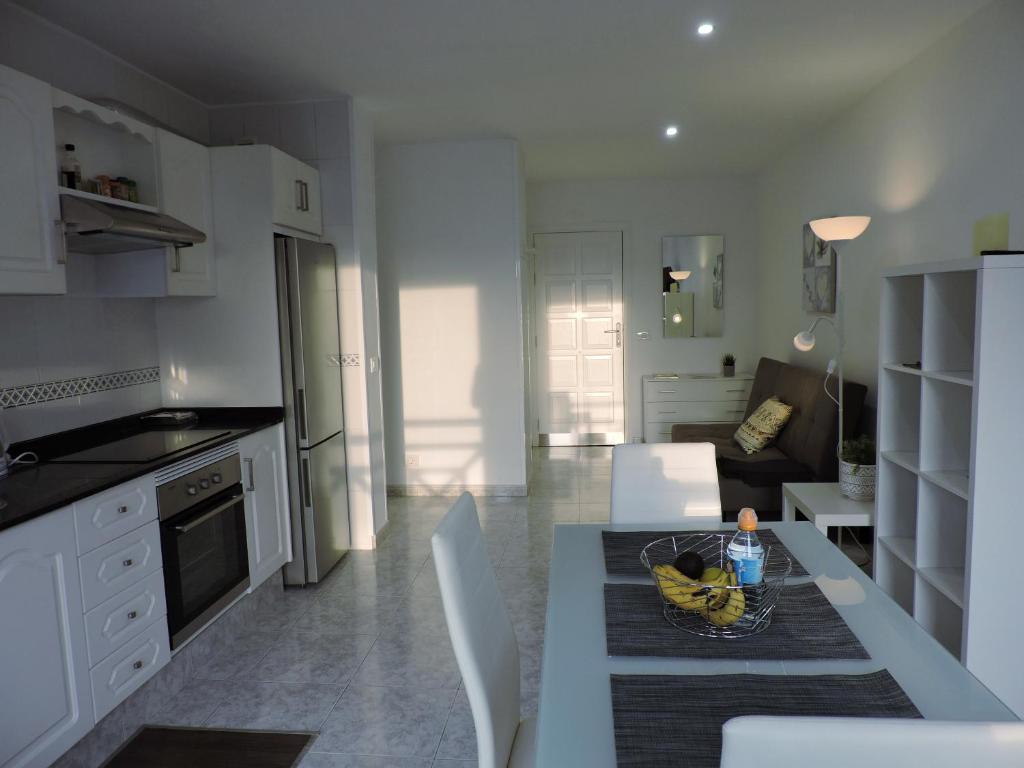 A kitchen or kitchenette at Casas Insel, apartamentos en el centro de Los Llanos