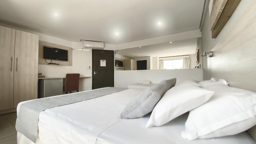 Ліжко або ліжка в номері Danieri Asunción Hotel