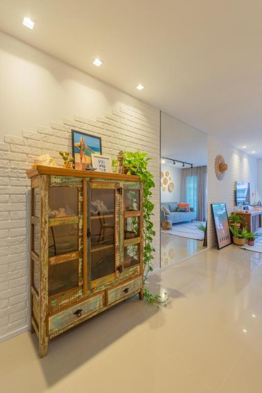  Solarium Residence