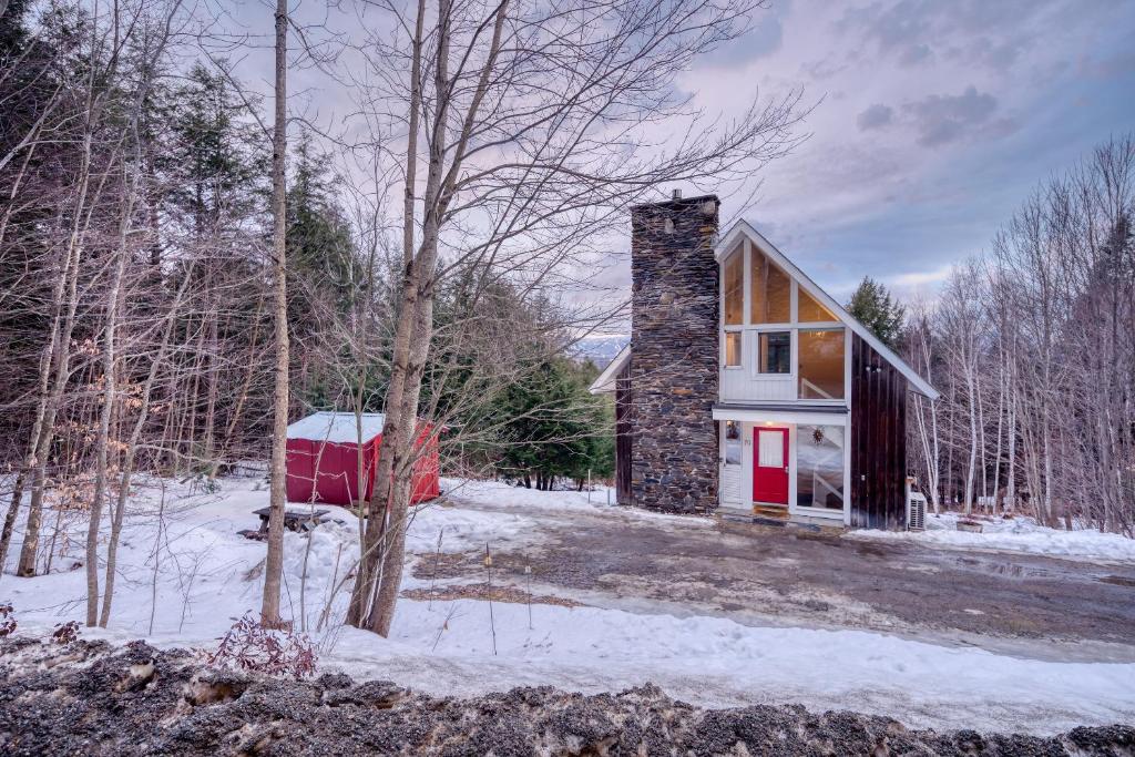 Classic Stowe Ski Chalet chalet v zimě