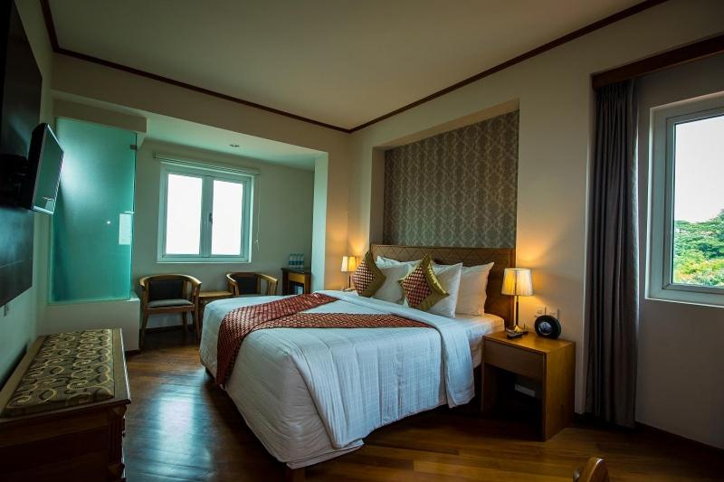 Hotel Shwe Yee - Grand Deluxe Corner Room